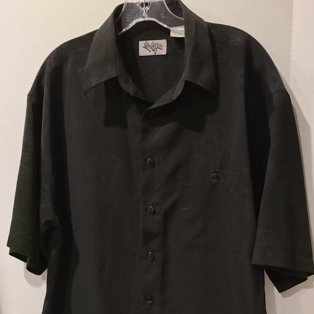 Up Ro’s-Men 's Size L-Relaxed Fit Button Down SS Shirt-Dog with Chain-Black